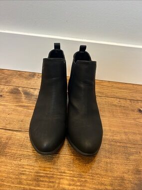 Black Chelsea Ankle Boots with Elastic Panels